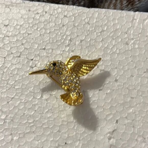 Jewelry - Studded Hummingbird Brooch